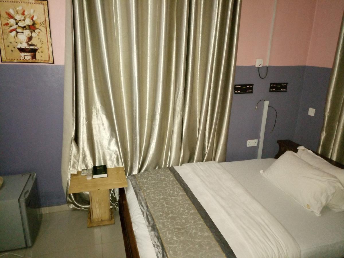 Glorious Hotel & Suites Ikotun Exterior foto